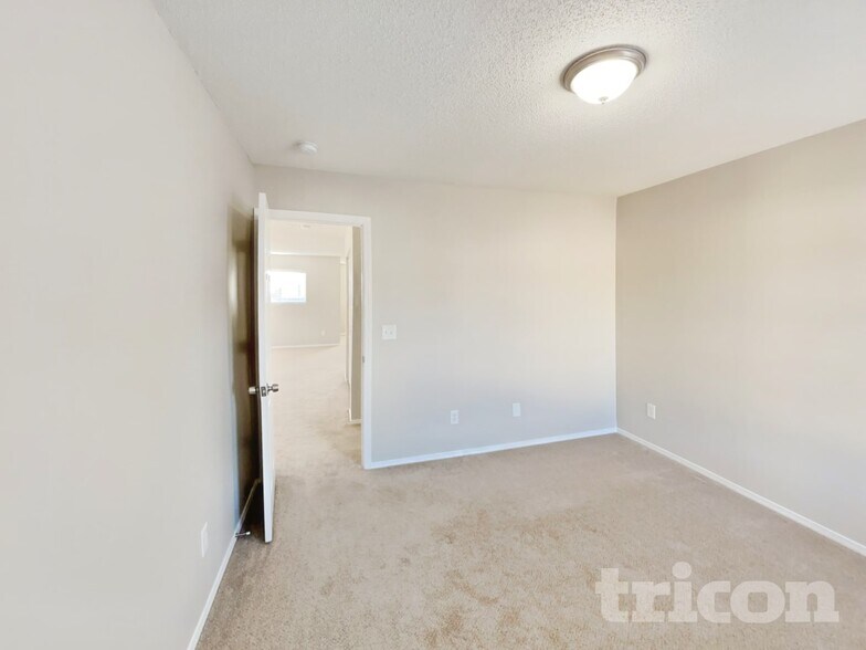 Building Photo - 933 Mailwood Dr