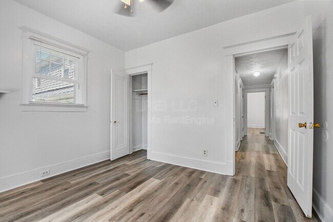Building Photo - 650 S 43rd St