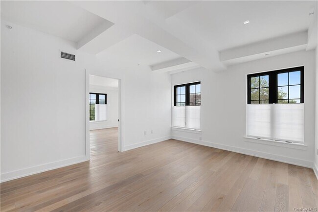 Building Photo - 100 Pondfield Rd