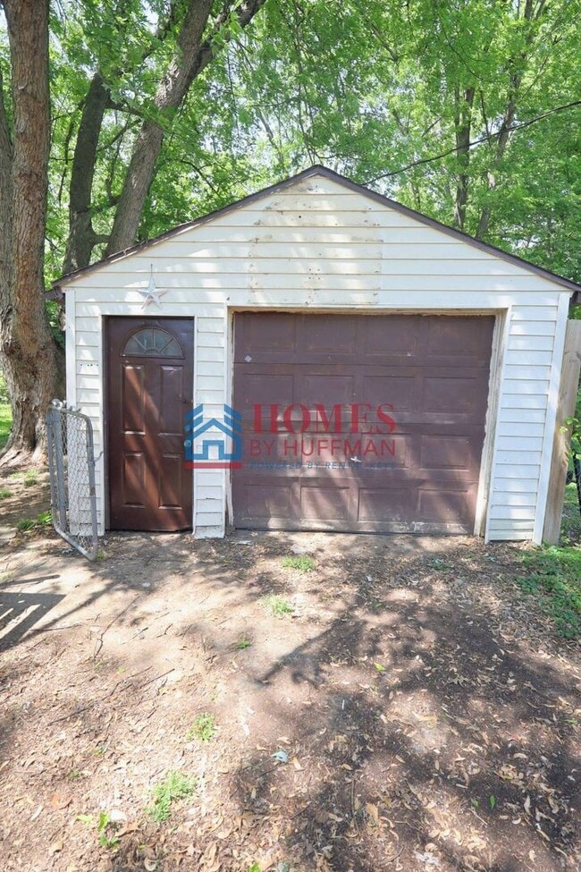 Building Photo - Three bedroom House | Two Bathroom