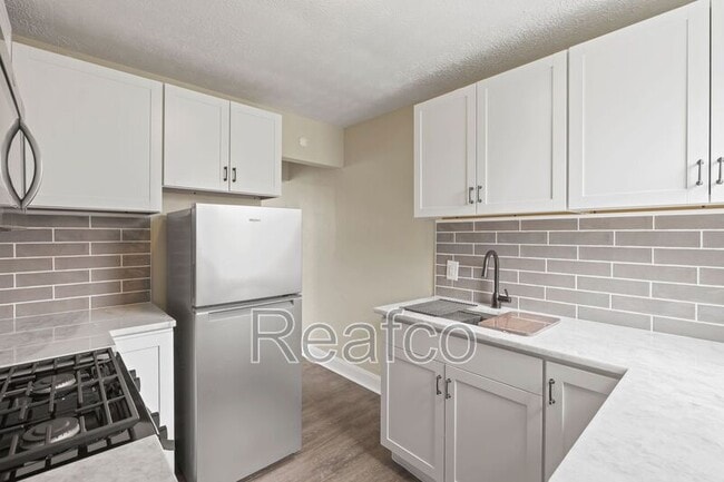 Building Photo - 831 Studer Ave