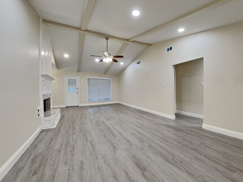 Building Photo - 2905 Shady Creek Dr