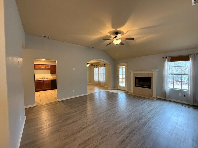 Building Photo - 230 Prairie Dr