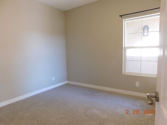 Building Photo - Beautiful 4 bed, 2.5 bath home AVAILABLE for RENT February 15th, 2026!