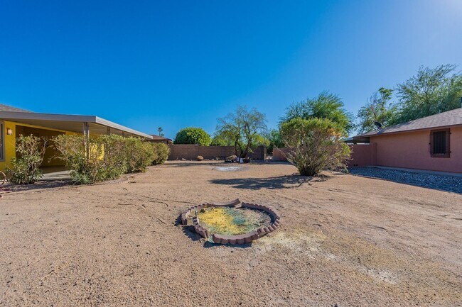 Building Photo - Modern Updated Home in Gated Community of ...