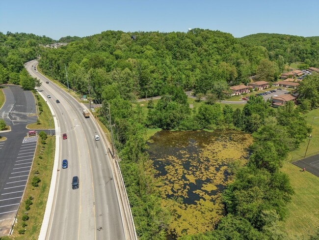Building Photo - Discover the most affordable home in Belle Forest, located in Nashville's highly coveted 37221 zi...