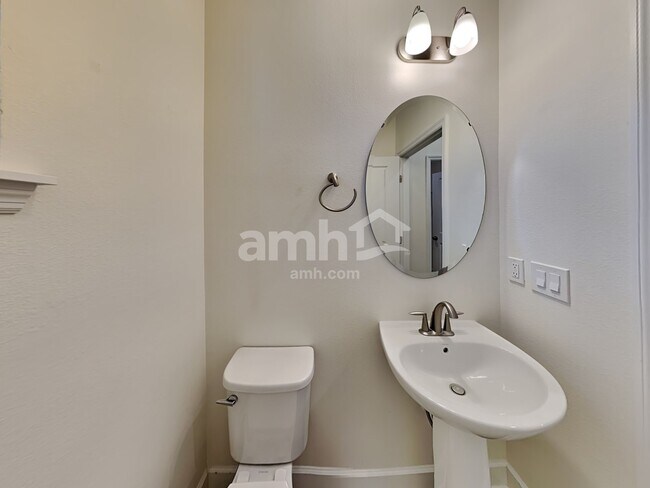 Building Photo - 221 Crestrun Loop