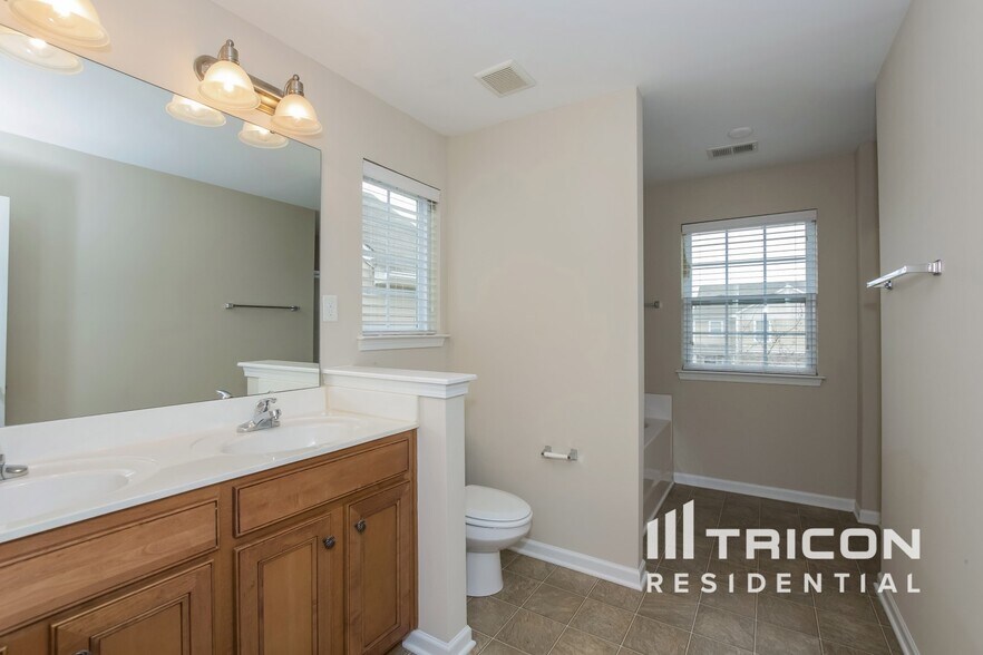 Building Photo - 915 Old Forester Ln