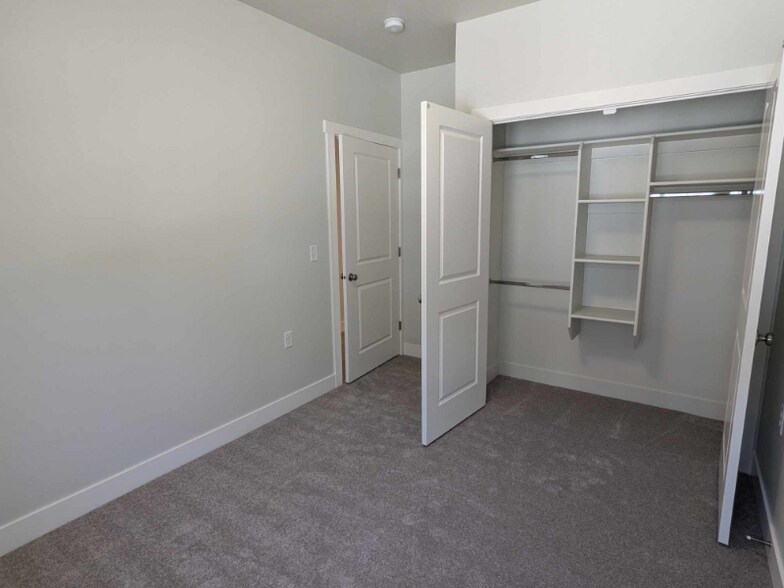 Building Photo - 144 W 1575 N