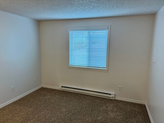 Building Photo - Cedar Mills Two Bedroom Condo-Nicely Remodeled!