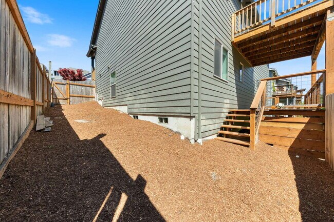 Building Photo - Spacious 4 bedroom home in Dayton