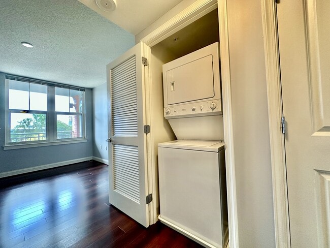 Building Photo - 11760 Sunrise Valley Dr
