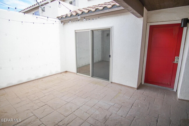 Building Photo - 4200 Camelot Heights Dr