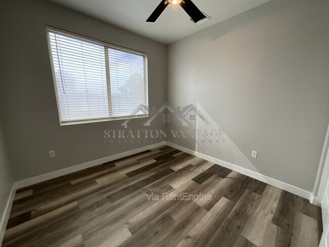 Building Photo - 1445 E Broadway Rd