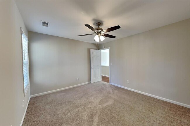 Building Photo - 450 Fairway Walk Dr NE