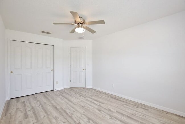 Building Photo - Beautiful 3/2 Spacious Home with a Bonus Room and a Large Fenced Backyard in Southern Fields - Cl...