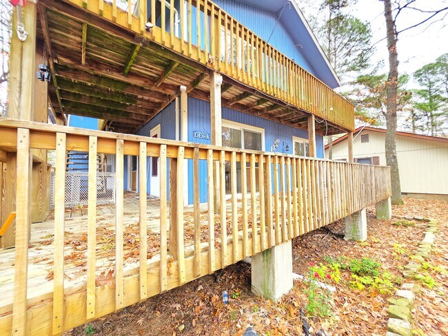 Building Photo - 13 Sailors Way