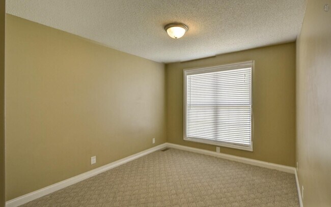 Building Photo - 3649 S Naples Ct