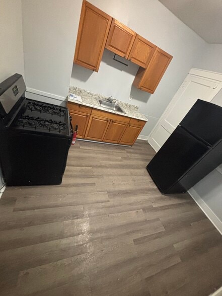 Kitchen - 40 Moulson St