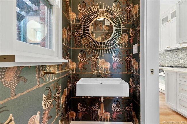 Building Photo - 20 Academy St