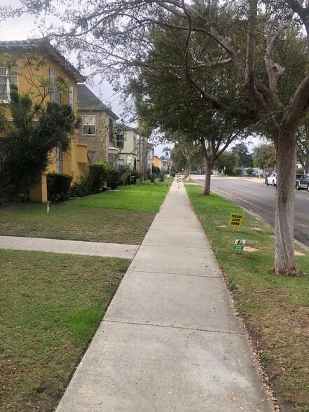 sidewalk view - 4130 Creed Ave