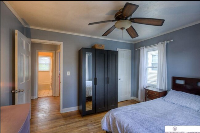 Building Photo - Charming 2 Bedroom Near Blackstone!!