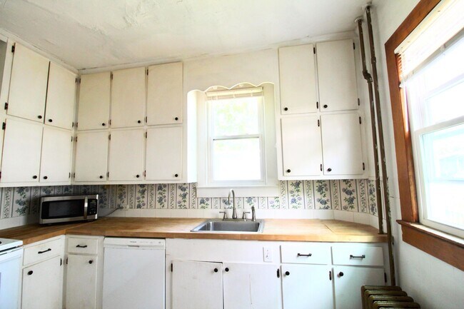 Building Photo - 609 Collicello St