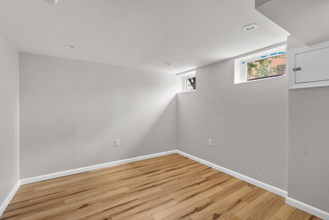 Building Photo - 2110 E Fayette St