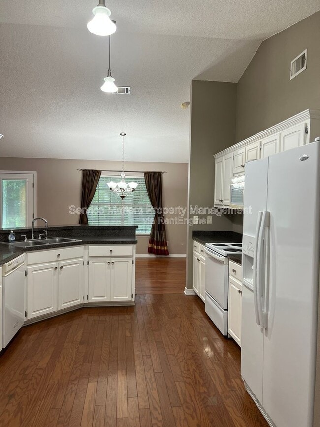 Building Photo - 6875 Cedar Ridge Cir