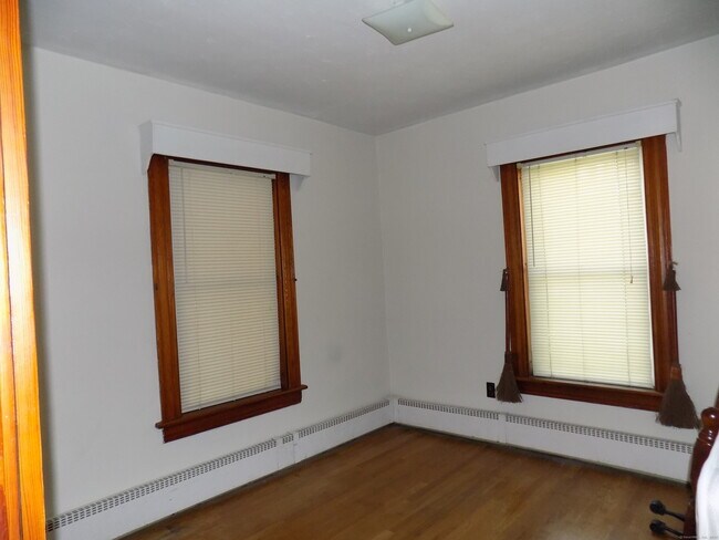 Building Photo - 224 Brightwood Ave
