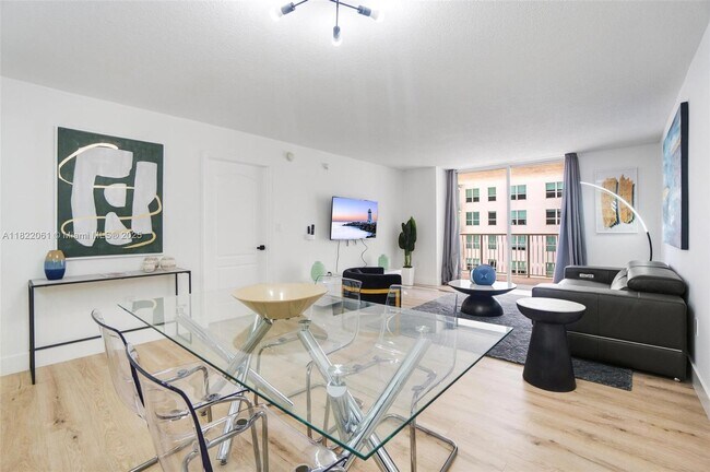 Building Photo - 1200 Brickell Bay Dr