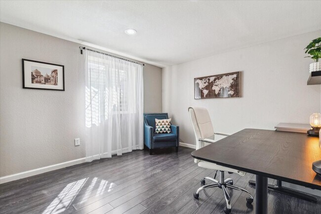 Building Photo - 3306 S Kittredge St