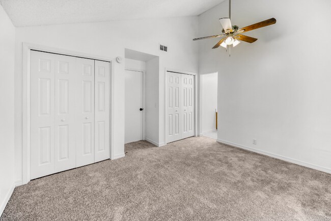 Building Photo - 1304 Magnolia Cir E