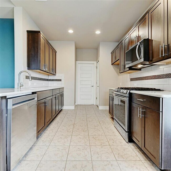 Building Photo - 8300 Brahma Dr