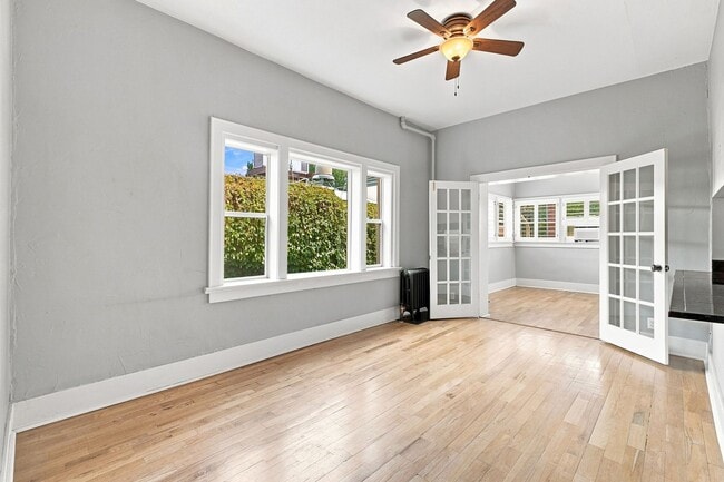 Building Photo - Charming 2-bedroom, 1-bath condo located in the heart of Denver