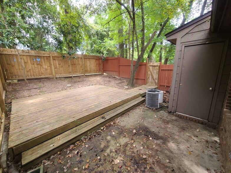 Fenced backyard - 1075 Ocala Rd