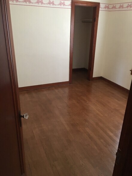 Building Photo - 1136 S Wolf Lake Rd