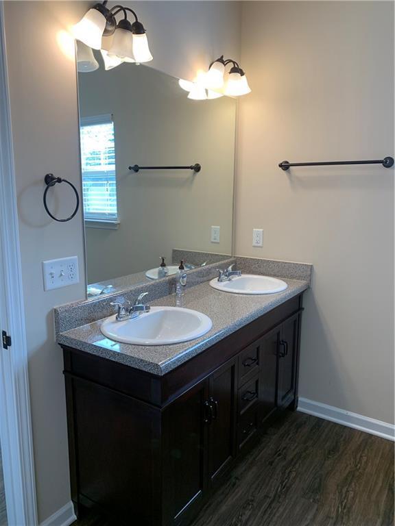 Building Photo - 549 Oakside Pl