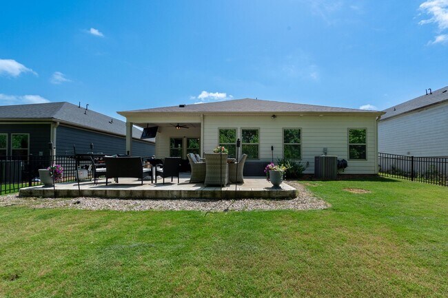 Building Photo - SOLAR Powered 3-Bedroom, 2-Bathroom Single...