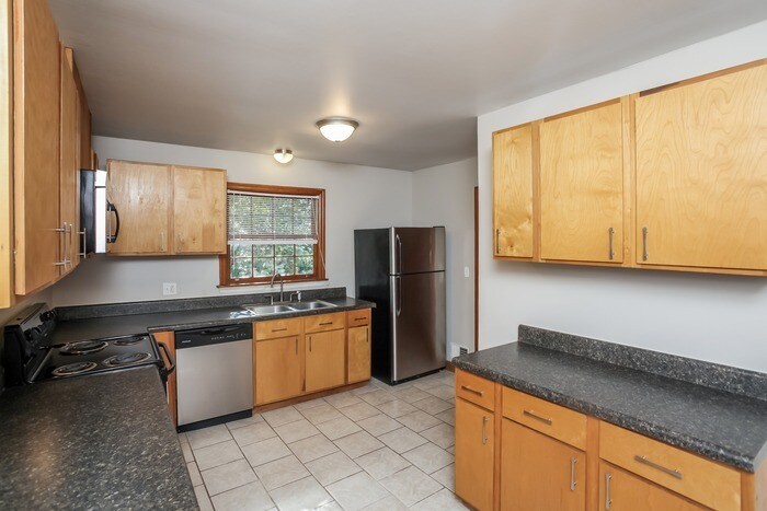 Building Photo - 1532 Romain Dr
