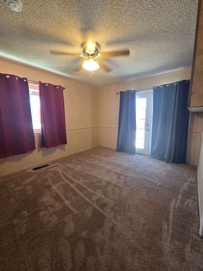 Building Photo - 697 Bluerock Rd