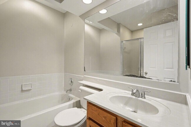 Building Photo - 2003 Paddle Boat Ln