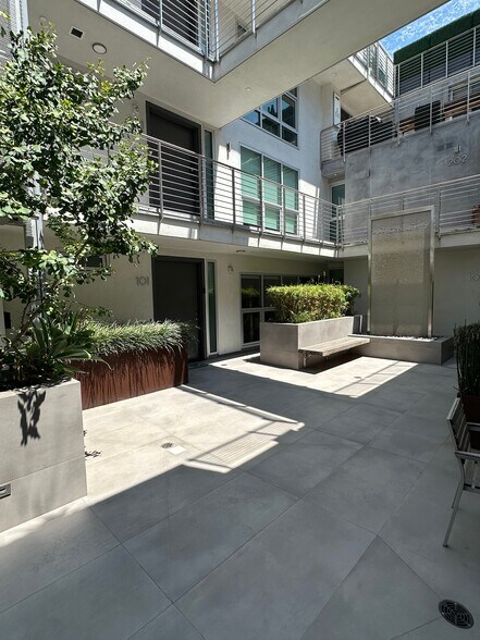 Building Photo - 8210 Fountain Ave