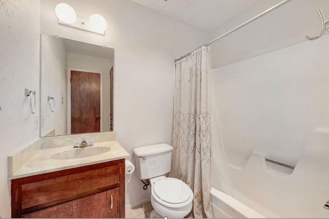 Building Photo - 5619 Clay Ave