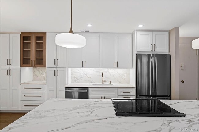 Building Photo - 400 High Point Dr