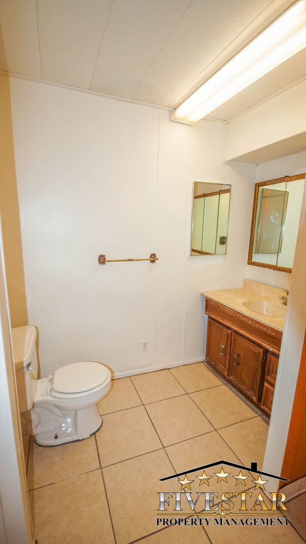 Building Photo - 3 br, 2 bath House - 6220 TIGERFLOWER DR.