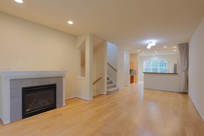 Primary Photo - Spacious 3BR/3.5BA Townhome in Desirable E...