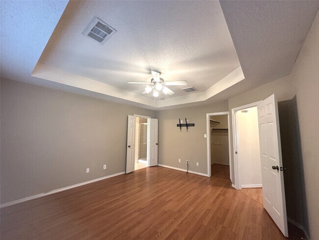Building Photo - 5611 Eagle Sky Blvd