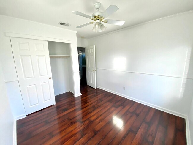 Building Photo - 67 Primrose Ct