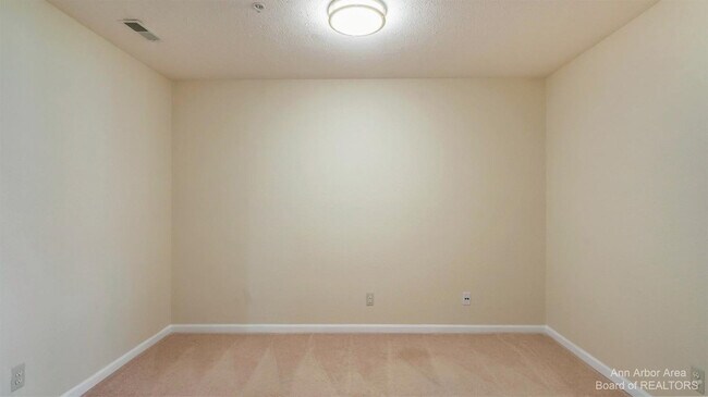 Building Photo - 1328 Heatherwood Ln